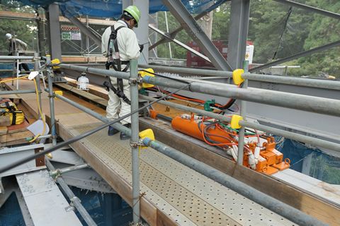 素屋根　スライド工法